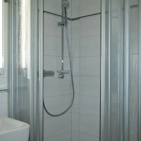 Konukevi Ferienhaus Dornenrose In Gohren *